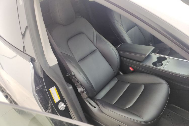 特斯拉 Model Y 2022款 长续航全轮驱动版局部细节41