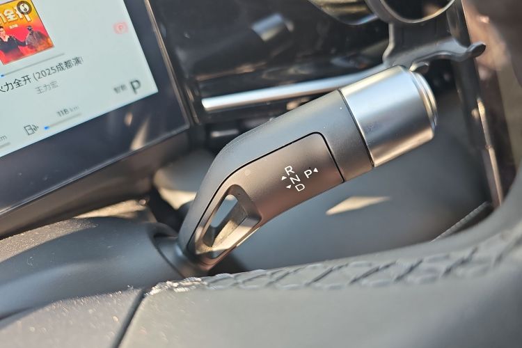 吉利银河 银河L6 2024款 125km PLUS 龙腾版中控内饰18