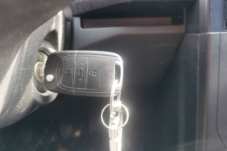 五菱汽车 五菱宏光PLUS 2020款 1.5L 手动标准型 5座中控内饰7001