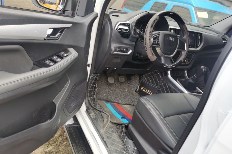 五十铃 瑞迈 2022款 2.8T经典柴油两驱舒享型长轴版JE493ZLQ6E中控内饰7003