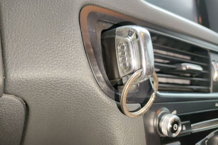 奥迪Q5 2016款 40 TFSI 进取型中控内饰7001