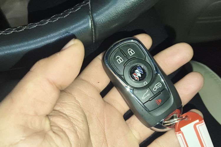 别克GL8 2023款 陆上公务舱 尊贵型中控内饰11