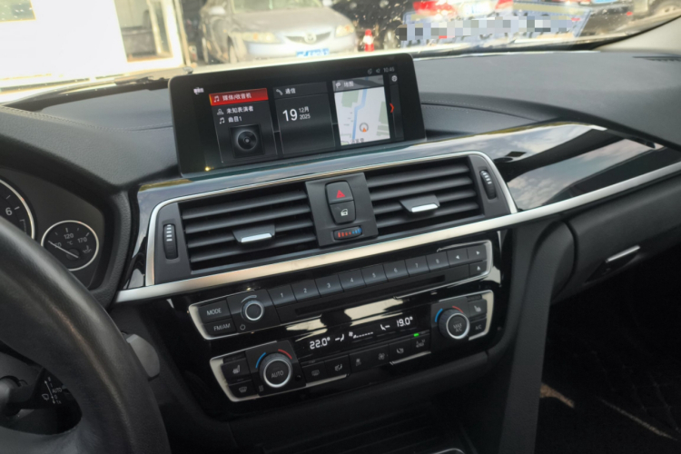 宝马3系 2019款 320Li 时尚型中控内饰16