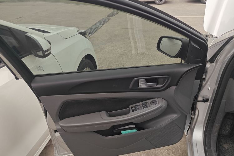 福特 福克斯 2013款 两厢经典 1.8L 自动基本型中控内饰47