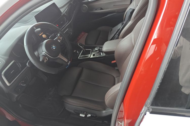 宝马1系 2021款 改款 120i M运动曜夜版中控内饰19