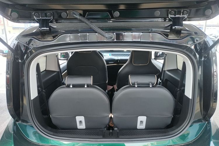 宝骏KiWi EV 2022款 设计师轻享版 三元锂机舱底盘23