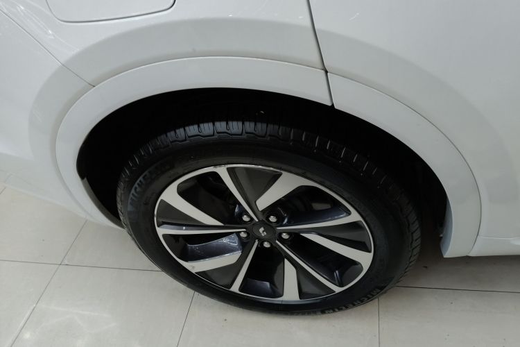 理想汽车 理想ONE 2021款 增程6座版车身外观6008