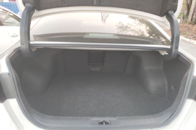 日产 天籁 2021款 2.0T XL 智进版机舱底盘23