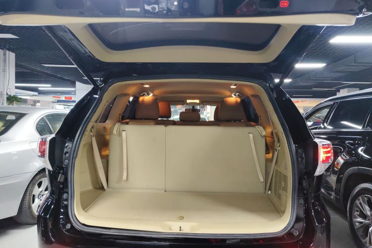 丰田 汉兰达 2017款 3.5L 四驱精英版 7座机舱底盘23