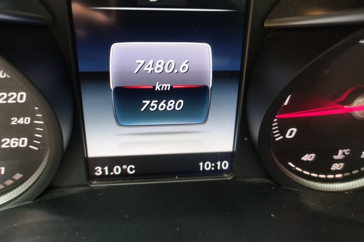 奔驰C级 2017款 改款 C 200 运动版中控内饰15