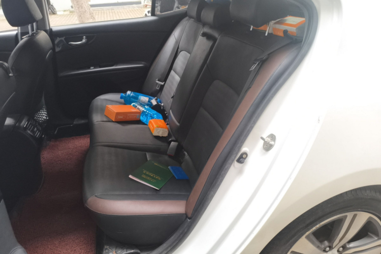 起亚K4 2017款 1.8L 自动GLS Special中控内饰7004