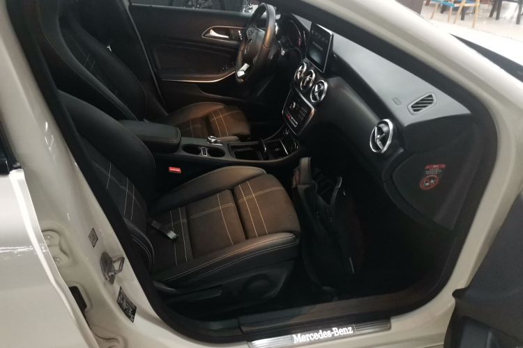 奔驰A级(进口) 2016款 A 200 时尚型局部细节41