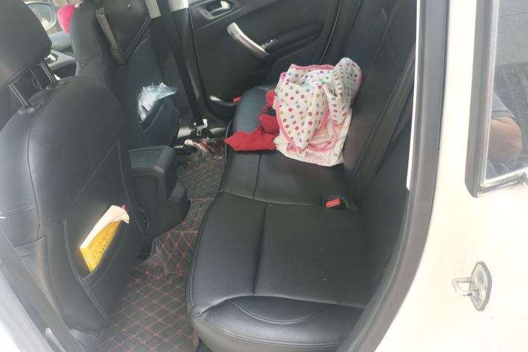 标致2008 2014款 1.6L 自动时尚版中控内饰7004