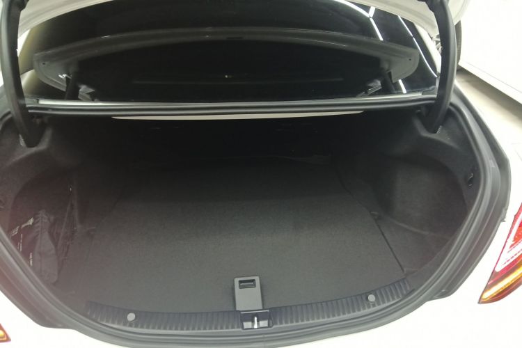 奔驰C级 2019款 C 180 L 时尚型运动版机舱底盘23