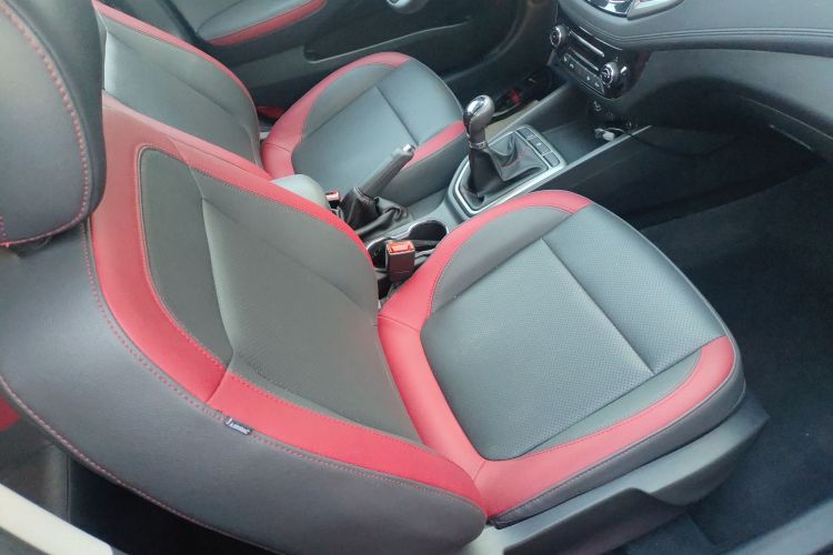 长安 逸动 2016款 XT 1.6L 手动俊酷型局部细节41