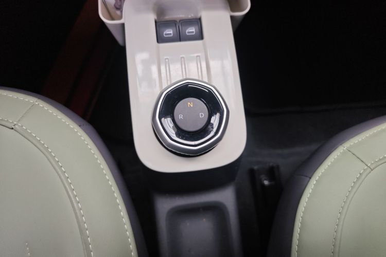 吉利银河 2024款 200km 熊猫骑士中控内饰18