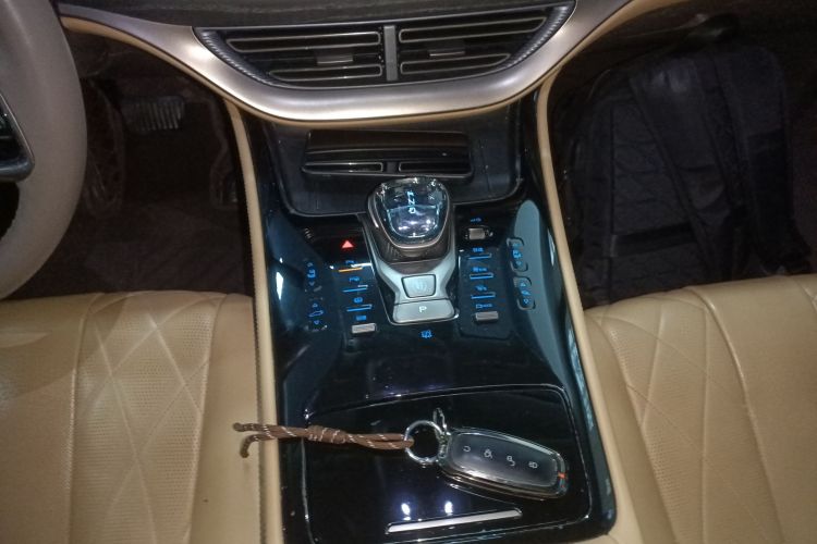 腾势D9 2022款 EV 600 四驱旗舰型中控内饰18