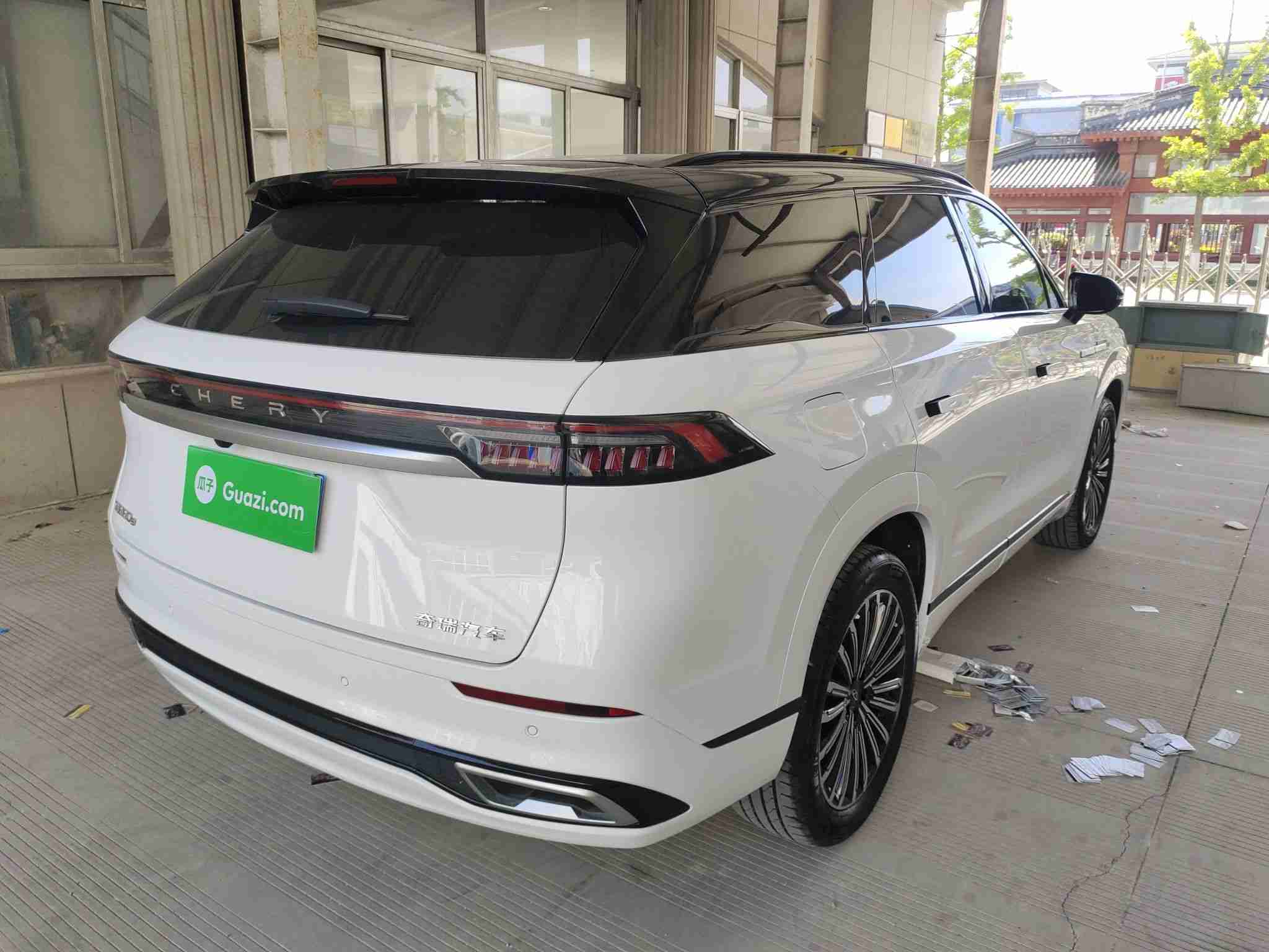 车辆右后45度外观展示