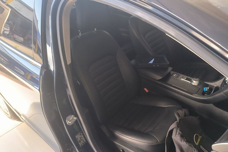 福特 蒙迪欧 2017款 改款 EcoBoost 180 时尚型局部细节41