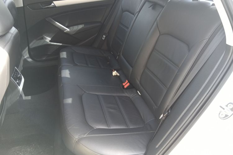 大众 帕萨特 2015款 1.8TSI DSG尊荣版中控内饰21