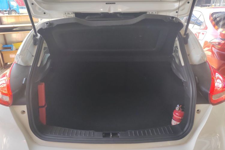 福特 福克斯 2018款 两厢经典 1.6L 自动风尚型智行版机舱底盘23