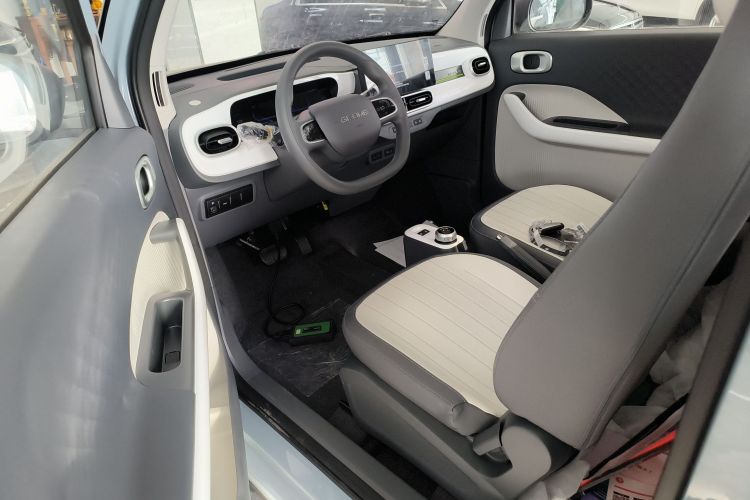 吉利银河 2025款 210km 熊猫卡丁中控内饰7003