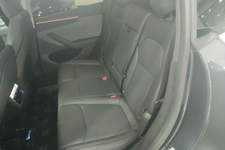 特斯拉 Model Y 2025款 后轮驱动 首发版中控内饰21