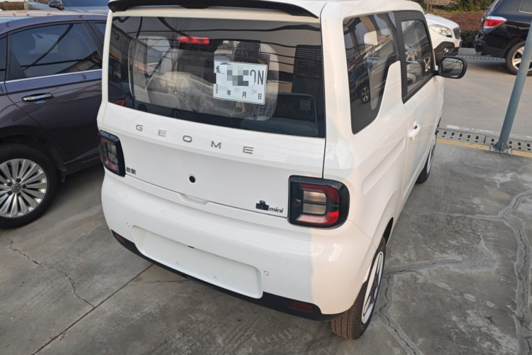 吉利银河 熊猫 2025款 210km 元气熊车身外观7