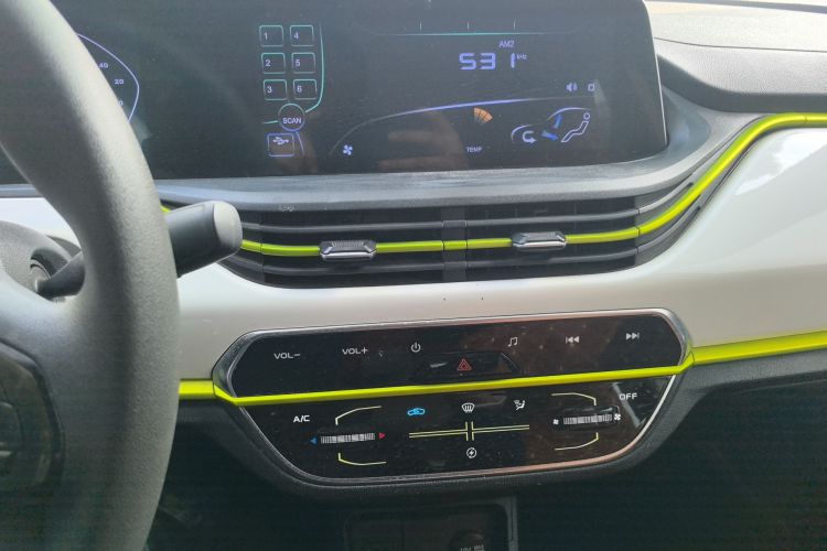 长安欧尚 奔奔E-Star 2022款 清心版 多彩款 三元锂局部细节16