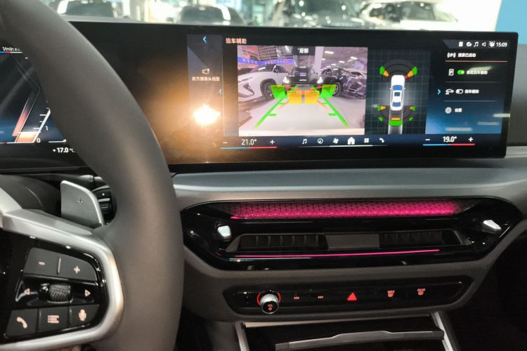 宝马3系 2025款 325i M运动套装中控内饰16