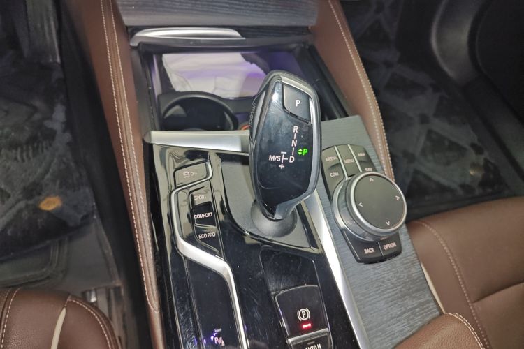 宝马5系 2021款 改款 530Li 领先型 M运动套装局部细节18