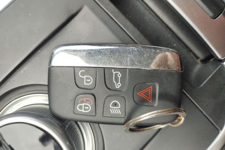 路虎 发现神行 2016款 2.0T HSE中控内饰7001