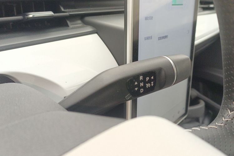 哪吒汽车 哪吒AYA 2023款 401中控内饰18