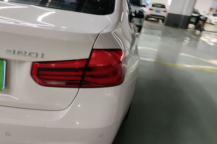 宝马3系 2018款 320i M运动套装车身外观9