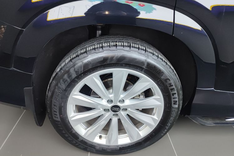 奥迪Q6 2024款 45 TFSI quattro 齐云型 羽林套装 7座车身外观6008