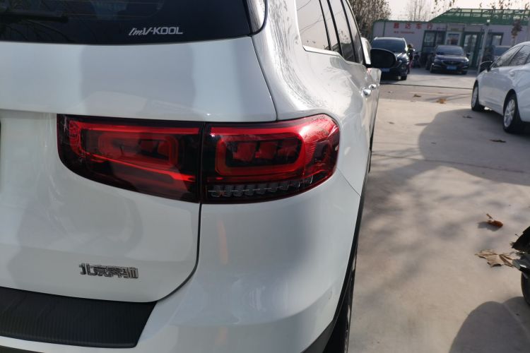 奔驰GLB 2023款 GLB 220 时尚型车身外观9