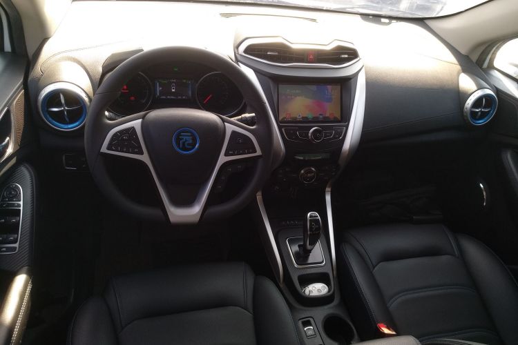 比亚迪 元新能源 2018款 EV360 智联炫酷型中控内饰7002