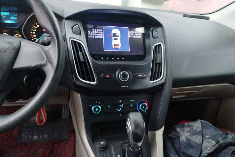 福特 福克斯 2015款 三厢 1.6L 自动舒适型中控内饰16