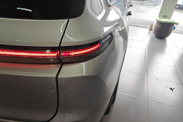 理想汽车 理想L9 2024款 Ultra车身外观9