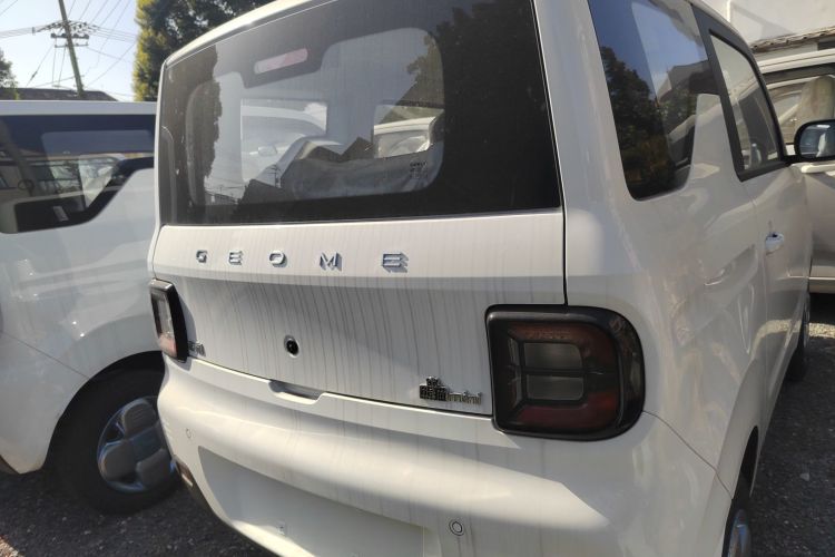 吉利银河 2024款 熊猫mini 200km 耐力熊车身外观6