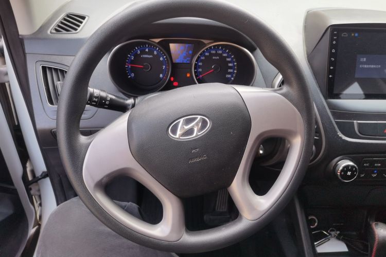 北京现代ix35 2015款 2.0L 自动两驱舒适型 国V中控内饰13