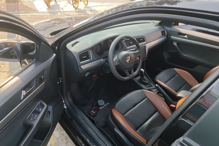 大众 朗逸 2017款 1.6L 自动风尚版中控内饰20