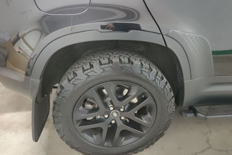 路虎卫士 2023款 改款 110 3.0T P400 暗黑特别版车身外观6005