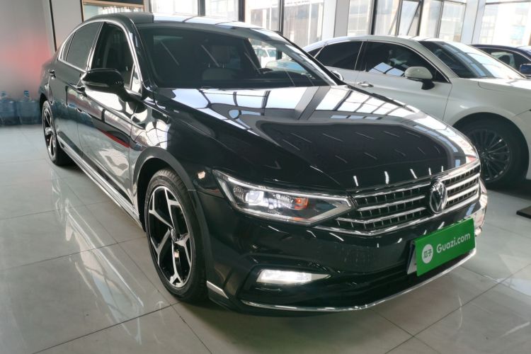 大众 迈腾 2023款 200万辆纪念版 330TSI DSG领先型车身外观3