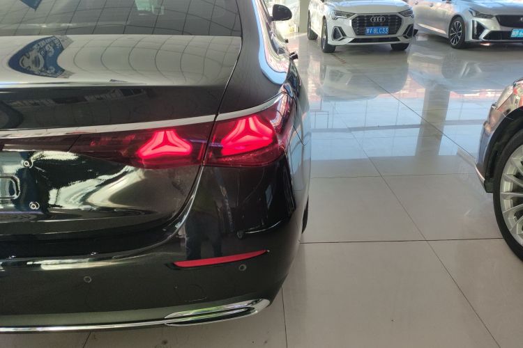 奔驰E级 2025款 改款 E 260 L车身外观9