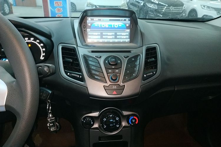 福特 嘉年华 2013款 三厢 1.5L 手动风尚型中控内饰16