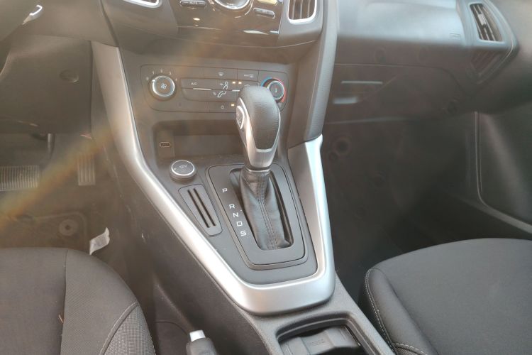 福特 福克斯 2018款 两厢经典 1.6L 自动舒适型智行版中控内饰18