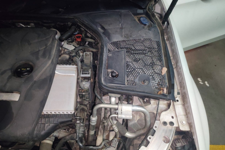 奔驰C级 2017款 改款 C 180 L 动感型运动版局部细节9007