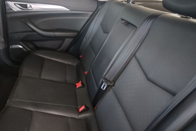 长安 逸动 2019款 高能版 1.6L GDI 手动先锋型 国VI中控内饰21