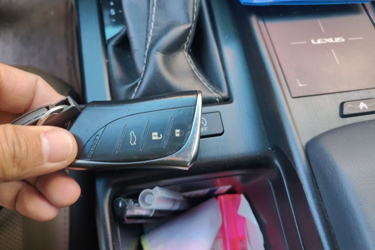 雷克萨斯ES 2018款 200 卓越版 国V中控内饰7001